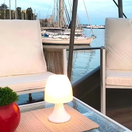 Corvette Bed&boat Botel *