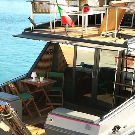 Botel Corvette Bed&boat