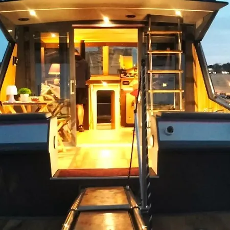 Corvette Bed&boat Botel