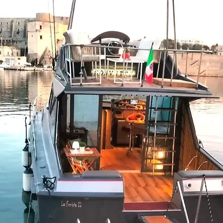 Botel Corvette Bed&boat *