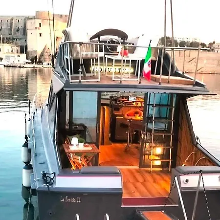 Botel Corvette Bed&boat *