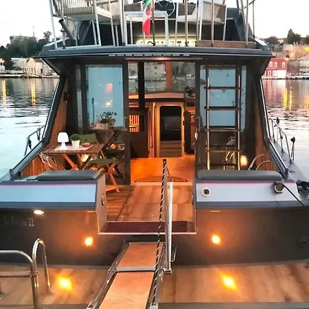 Botel Corvette Bed&boat Brindisi