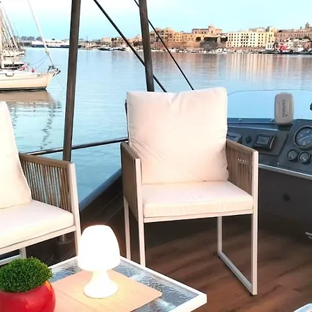 Corvette Bed&boat Botel