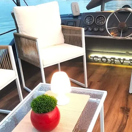 بوتيل Corvette Bed&boat *